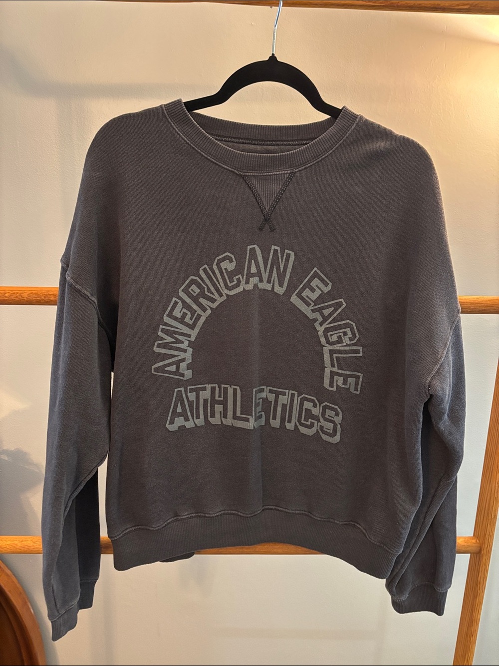 American Eagle crewneck